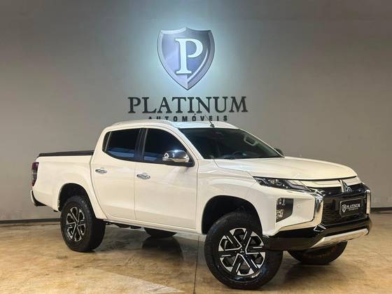 MITSUBISHI L200 TRITON 2.4 16V TURBO DIESEL SPORT HPE-S CD 4P 4X4 AUTOMÁTICO MITSUBISHI L200 TRITON 2.4 16V TURBO DIESEL SPORT HPE-S CD 4P 4X4 AUTOMÁTICO